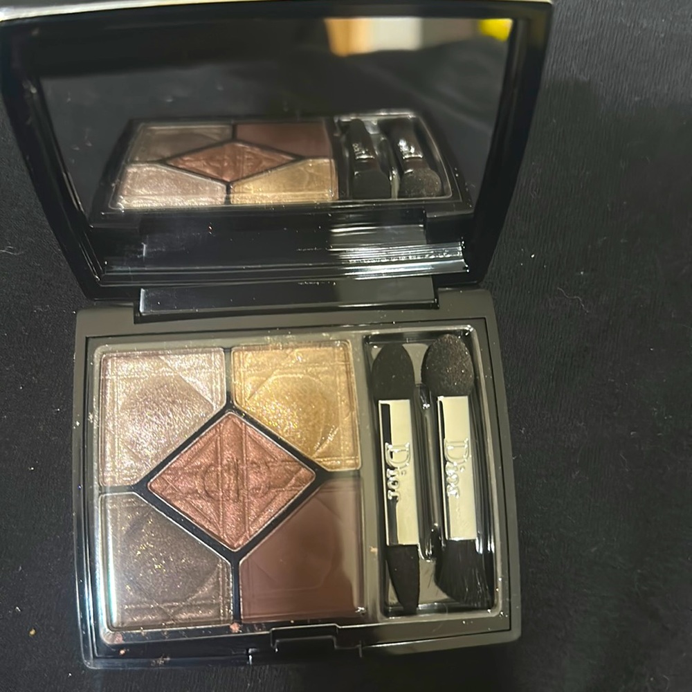 Dior 677 hypnotize eyeshadow palette